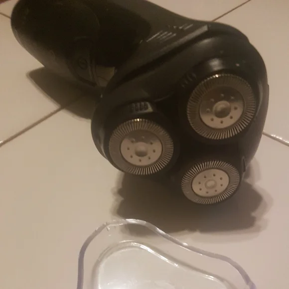 🧔🏻 Remington Electric Razor - Picture 3 of 10